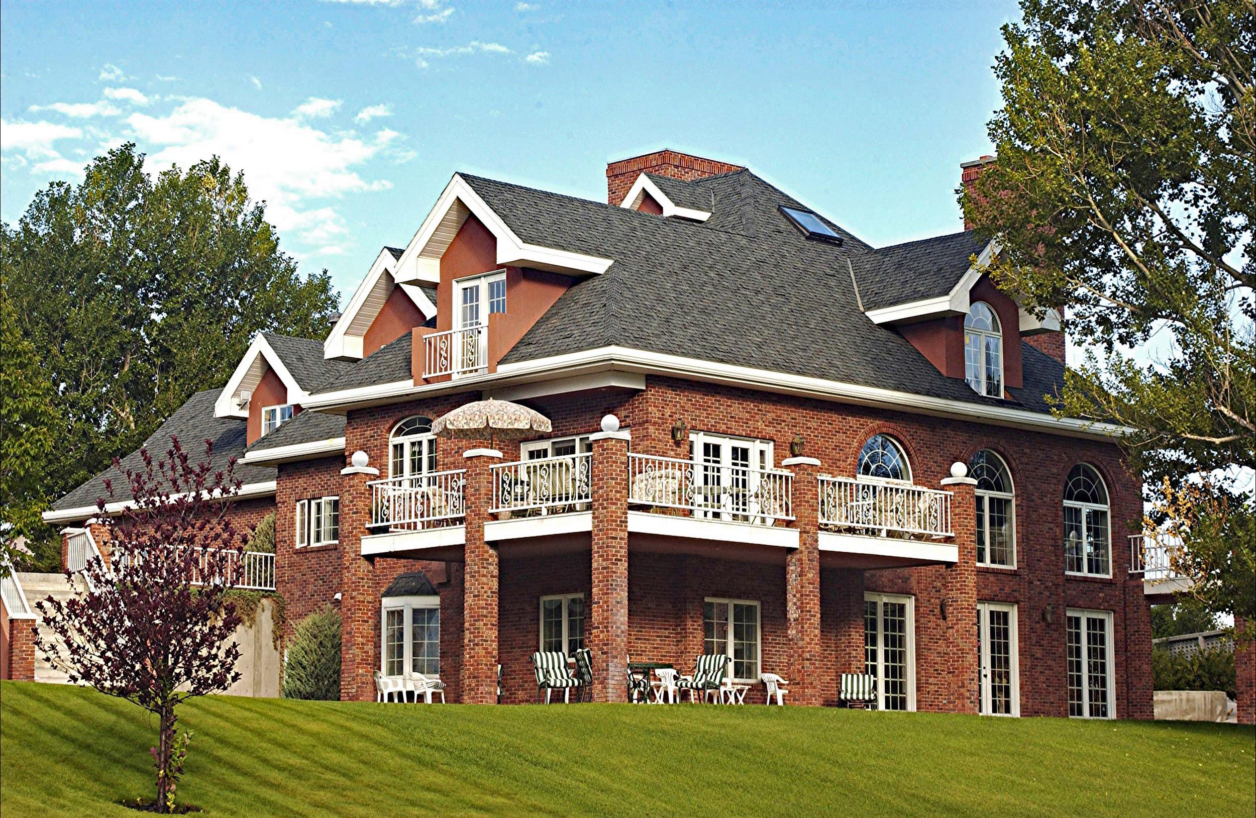 Toad Hall Manor historic exterior in Butte, Montana